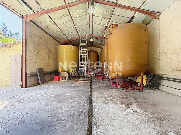 Charmante Maison de 178 m² + Local professionnel de 150 m² dans propriété avec terrain sur parcelle de 2566 m² à Portel-des-Corbières