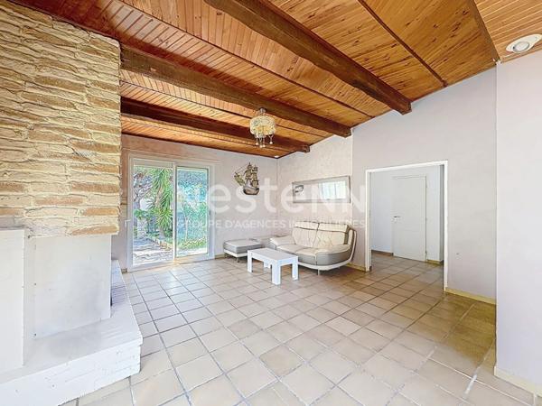 Charmante Maison de 178 m² + Local professionnel de 150 m² dans propriété avec terrain sur parcelle de 2566 m² à Portel-des-Corbières