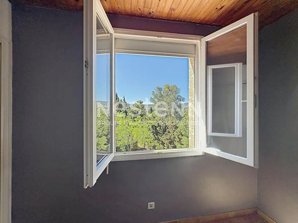 Charmante Maison de 178 m² + Local professionnel de 150 m² dans propriété avec terrain sur parcelle de 2566 m² à Portel-des-Corbières