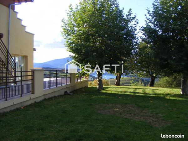 Fond de commerce de 180m² avec terrasse et parking vue sur le Lac