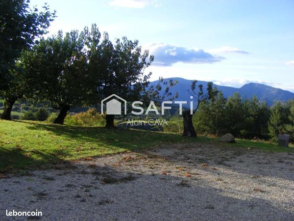 Fond de commerce de 180m² avec terrasse et parking vue sur le Lac