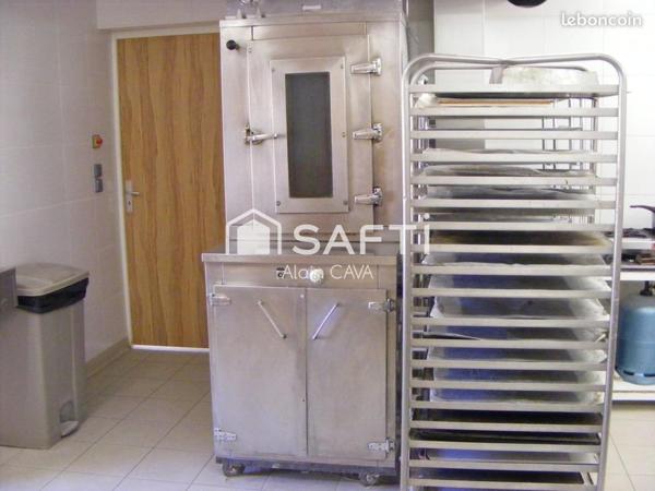 Fond de commerce de 180m² avec terrasse et parking vue sur le Lac