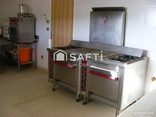 Fond de commerce de 180m² avec terrasse et parking vue sur le Lac