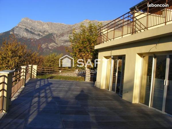 Fond de commerce de 180m² avec terrasse et parking vue sur le Lac