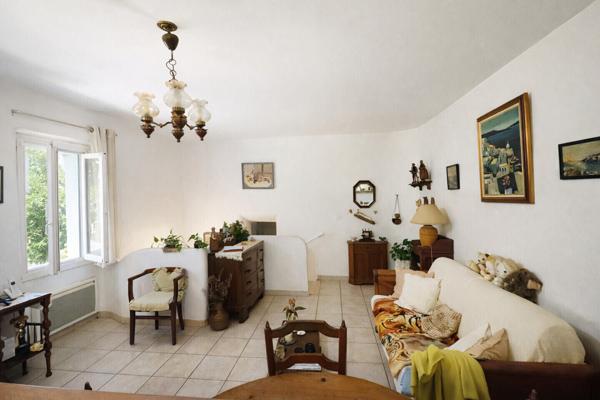 Cucuron, Appartement T2 avec garage