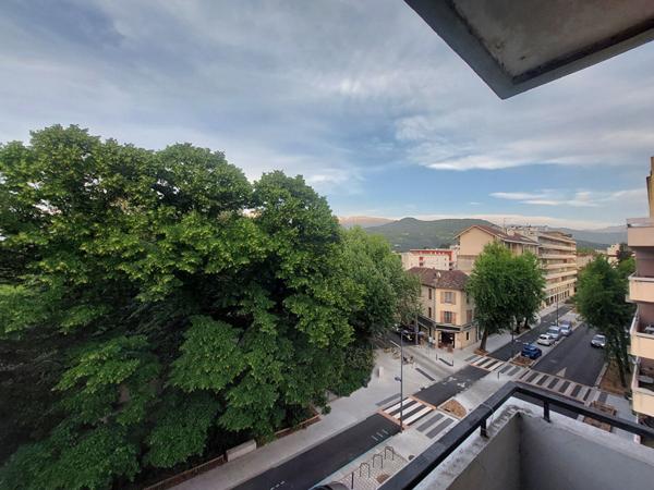 Appartement 3 pièces de 68,21 m2 secteur Palais des Sports