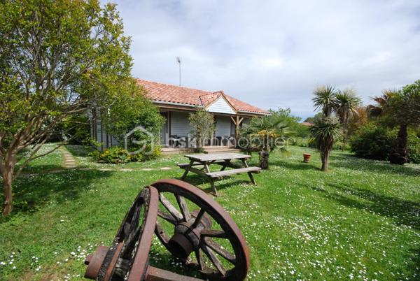 PORT DE LANNE  Très belle maison a ossature bois de grand standing de 75 m² sur terrain boisé de 850m²  , dans un quartier très calme  , A VISITER SOUS SEREZ SOUS LE CHARME  , grand séjour  ,cuisine équipée  , suite parentale , SDB, WC,     PRIX TRES INTERESSANT      visite    Jean Jacques LANDES  BSK IMMOBILIER