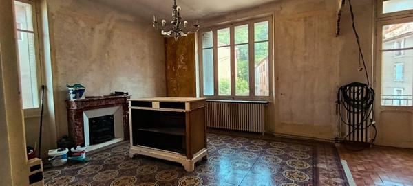 Maison de village individuelle - 5 Chambres - Garage et Atelier