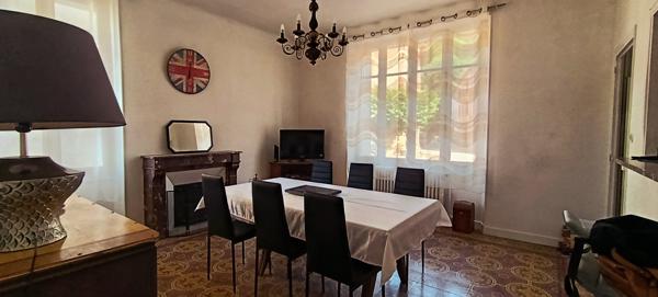 Maison de village individuelle - 5 Chambres - Garage et Atelier