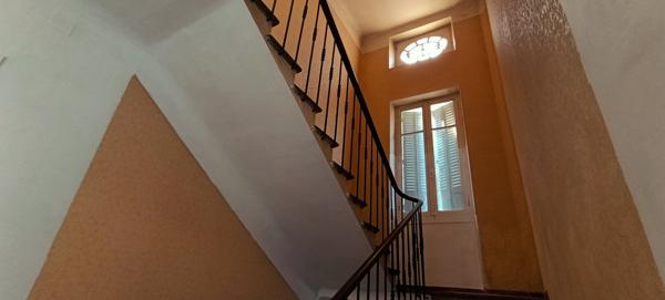 Maison de village individuelle - 5 Chambres - Garage et Atelier