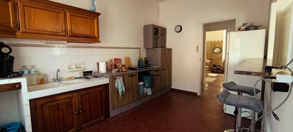 Maison de village individuelle - 5 Chambres - Garage et Atelier