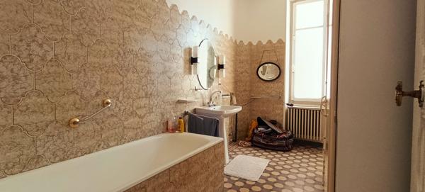 Maison de village individuelle - 5 Chambres - Garage et Atelier