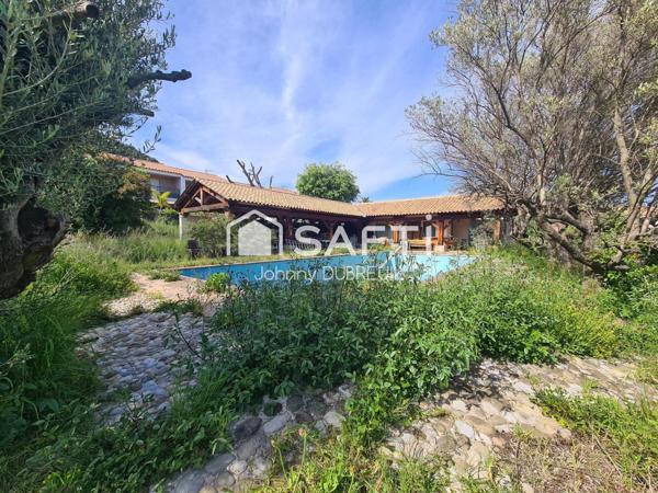 LA FARLEDE - Magnifique terrain à bâtir de 1288m2 avec un bâti existant en forme de L et piscine