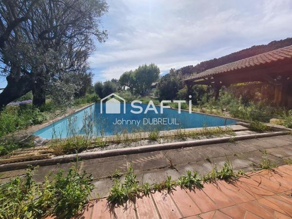 LA FARLEDE - Magnifique terrain à bâtir de 1288m2 avec un bâti existant en forme de L et piscine