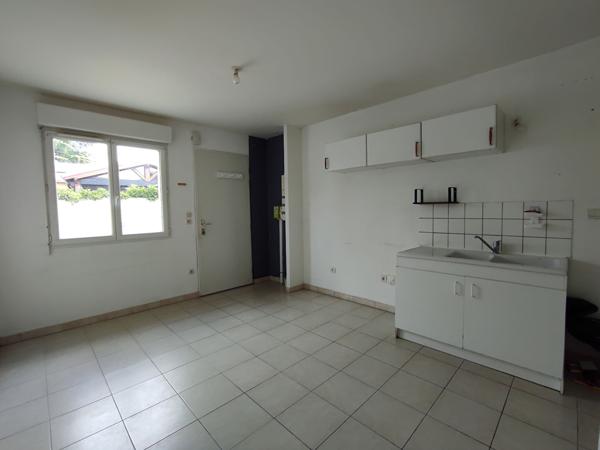 Immeuble composé de 2 appartements mitoyennes libres de 31 m² avec jardinet à Libourne