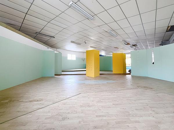 Local commercial 3428 m2