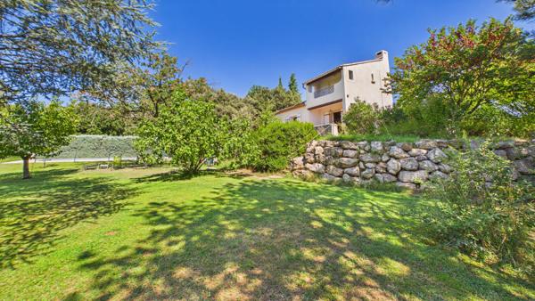 Maison familiale avec piscine sur 2 809 m² de terrain - Pernes-les-Fontaines Pernes les fontaines