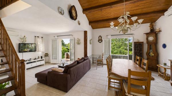 Maison familiale avec piscine sur 2 809 m² de terrain - Pernes-les-Fontaines Pernes les fontaines