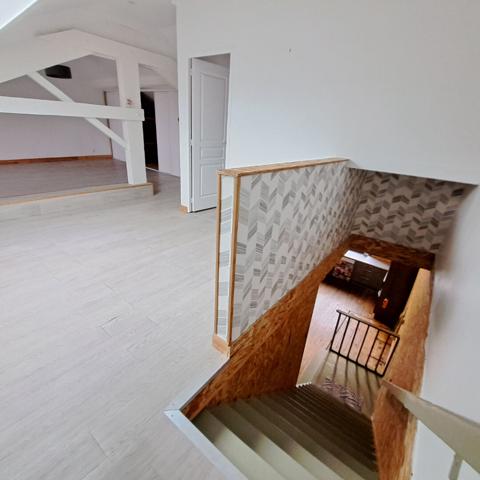 A VENDRE LAVELANET LOFT avec garage et vue sur Montsegur