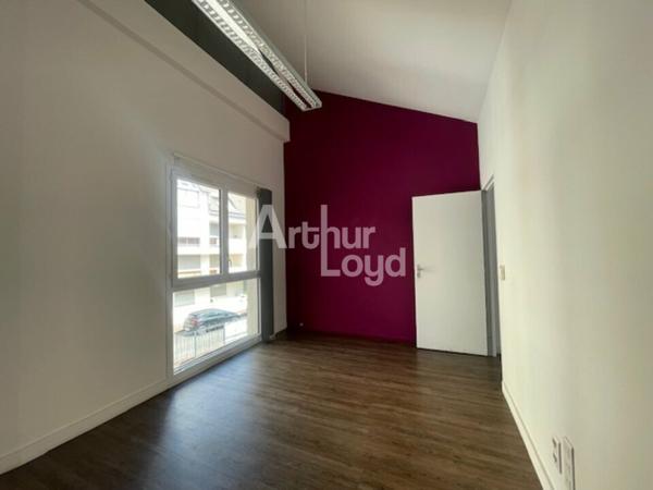 Vichy Centre – Bureaux rénovés avec dépôt / garage – 548 m² – ensemble tertiaire clé en main