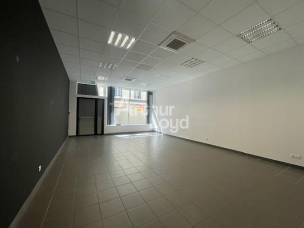 Vichy Centre – Bureaux rénovés avec dépôt / garage – 548 m² – ensemble tertiaire clé en main