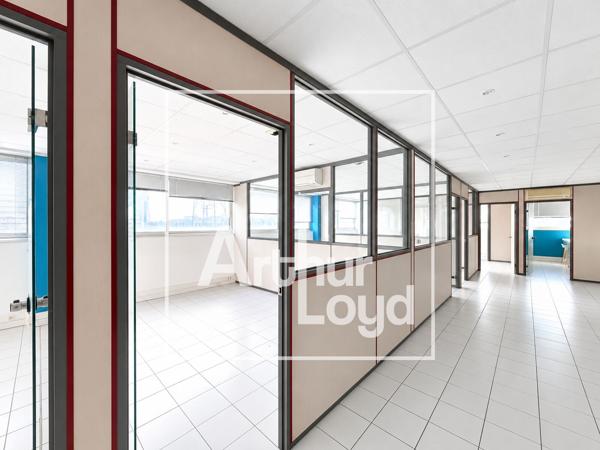 Bureaux à louer à Nîmes au 1er étage avec accès PMR et parking