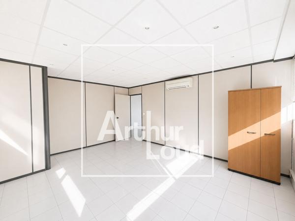 Bureaux à louer à Nîmes au 1er étage avec accès PMR et parking