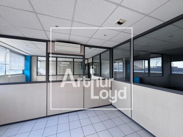 Bureaux à louer à Nîmes au 1er étage avec accès PMR et parking