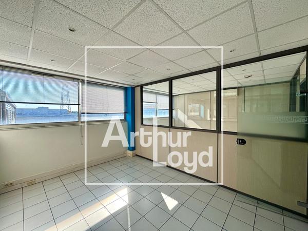 Bureaux à louer à Nîmes au 1er étage avec accès PMR et parking