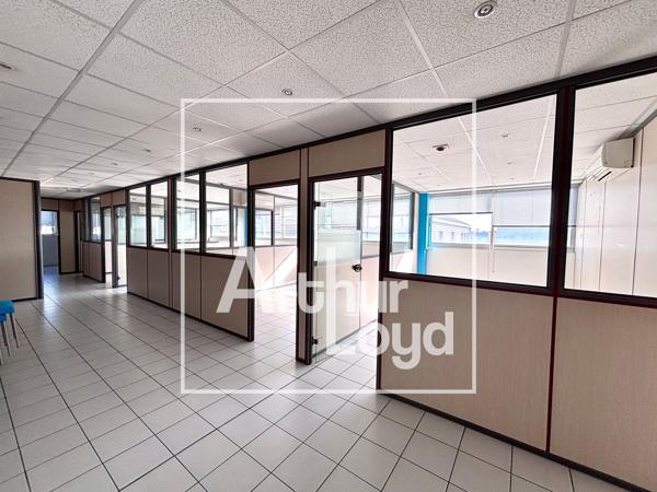 Bureaux à louer à Nîmes au 1er étage avec accès PMR et parking