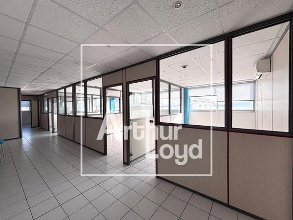 Bureaux à louer à Nîmes au 1er étage avec accès PMR et parking