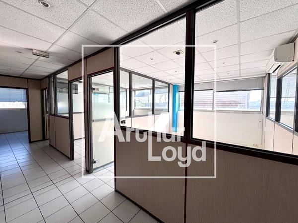 Bureaux à louer à Nîmes au 1er étage avec accès PMR et parking