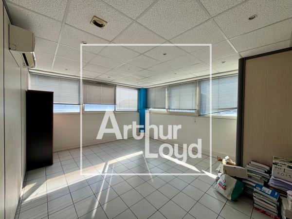 Bureaux à louer à Nîmes au 1er étage avec accès PMR et parking