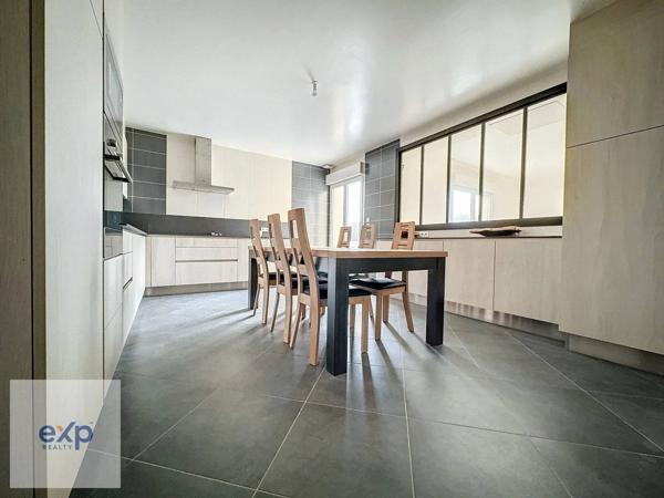 Maison : 10 pièces : sept chambres : 240 m² : 9961 m² de terrain