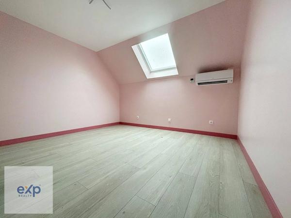 Maison : 10 pièces : sept chambres : 240 m² : 9961 m² de terrain