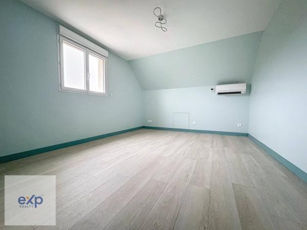 Maison : 10 pièces : sept chambres : 240 m² : 9961 m² de terrain