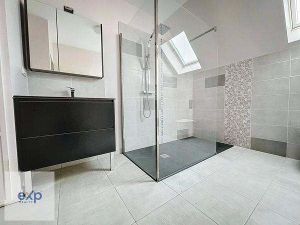 Maison : 10 pièces : sept chambres : 240 m² : 9961 m² de terrain