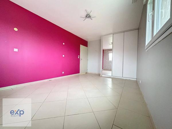 Maison : 10 pièces : sept chambres : 240 m² : 9961 m² de terrain