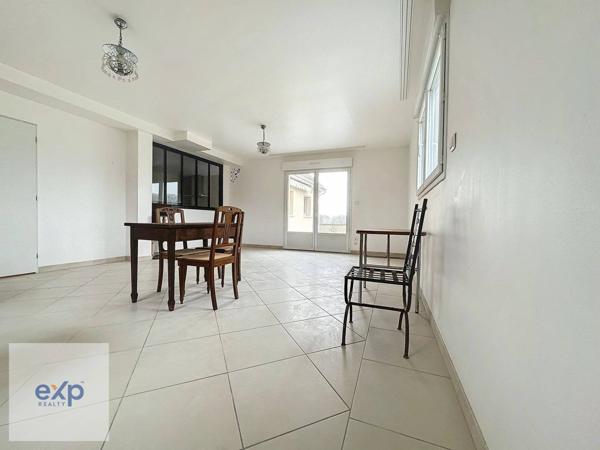 Maison : 10 pièces : sept chambres : 240 m² : 9961 m² de terrain