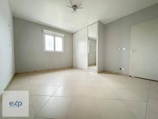 Maison : 10 pièces : sept chambres : 240 m² : 9961 m² de terrain