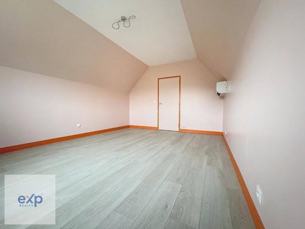 Maison : 10 pièces : sept chambres : 240 m² : 9961 m² de terrain