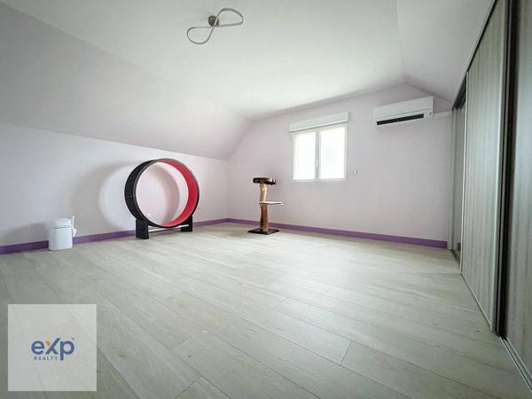 Maison : 10 pièces : sept chambres : 240 m² : 9961 m² de terrain