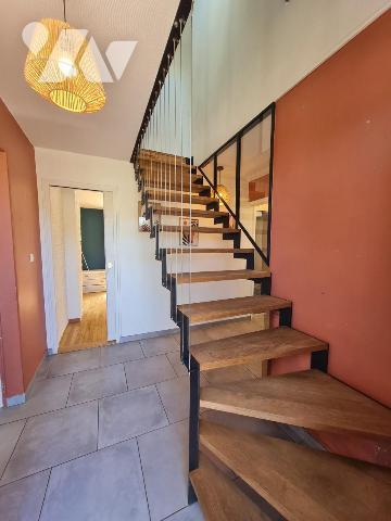A VENDRE REGUINY Maison à proximité des commerces