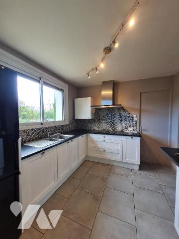 A VENDRE REGUINY Maison à proximité des commerces