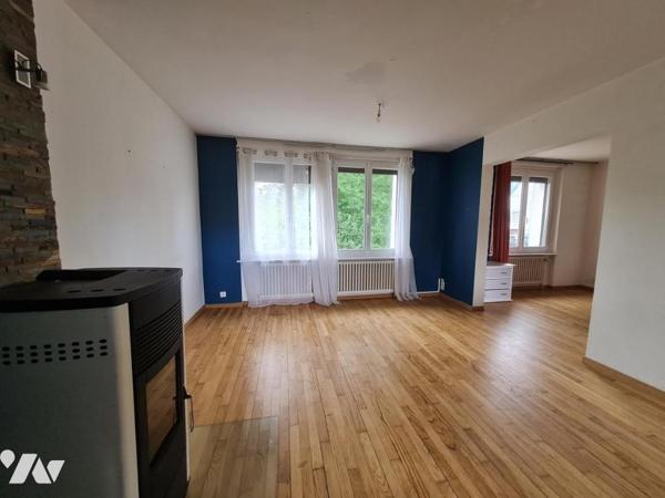 A VENDRE REGUINY Maison à proximité des commerces