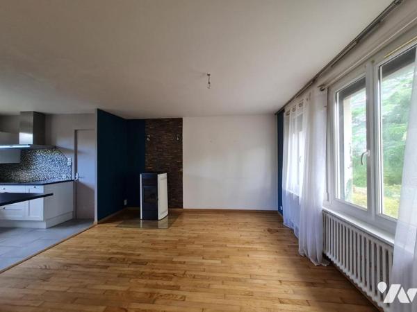 A VENDRE REGUINY Maison à proximité des commerces
