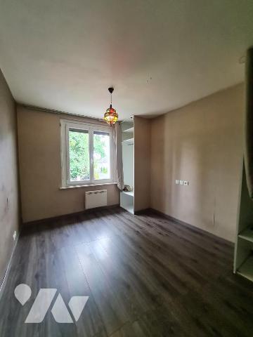 A VENDRE REGUINY Maison à proximité des commerces