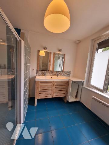 A VENDRE REGUINY Maison à proximité des commerces