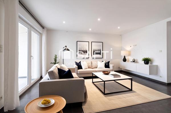 Appartement récent avec terrasse, garages et parking