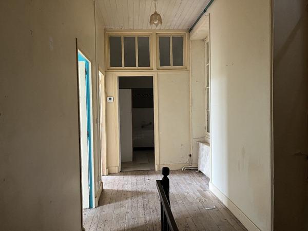 Gramat, ensemble immobilier (maison, garage, étable et plateau vide) Gramat